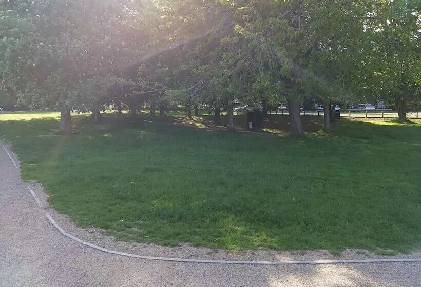 پانسیون Langley Haven   3 Br House