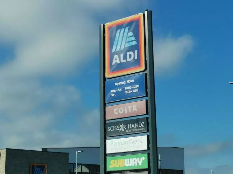 پانسیون Langley Haven   3 Br House