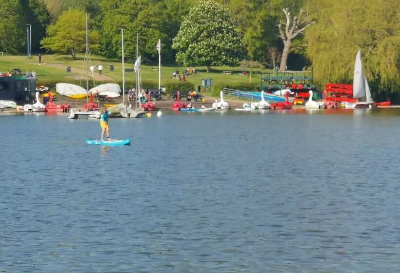 پانسیون Langley Haven   3 Br House