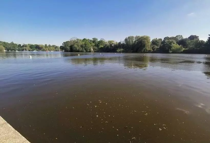 پانسیون Langley Haven   3 Br House