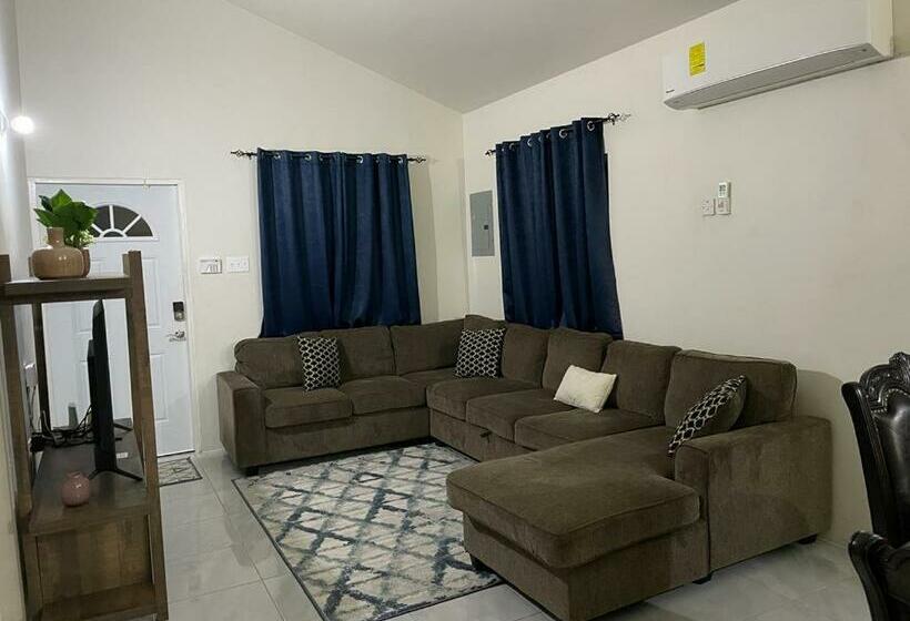 پانسیون One King Bed Near Puerto Seco Beach