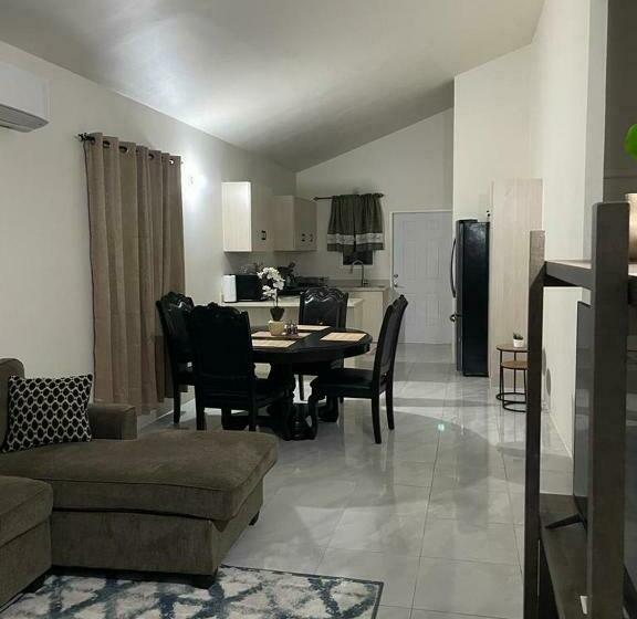 پانسیون One King Bed Near Puerto Seco Beach