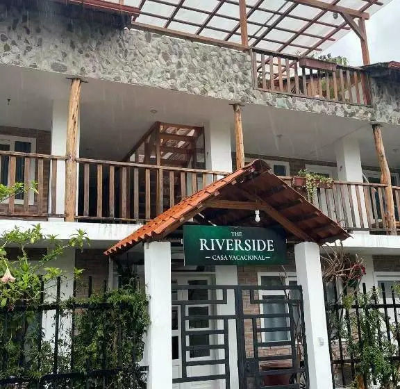 پانسیون Riverside Inn & Suits