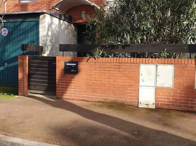 Auberge  Kama   Hostel