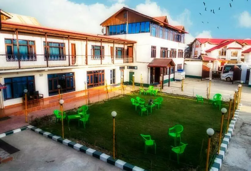 هتل Luxury Inn