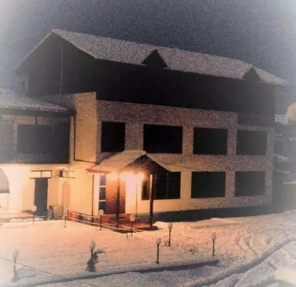 هتل Luxury Inn