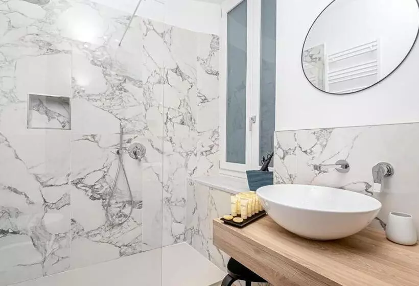 پانسیون Nelli Rooms Via Biassa