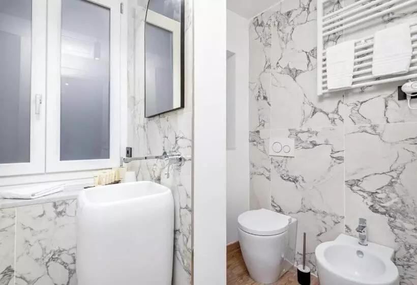 پانسیون Nelli Rooms Via Biassa