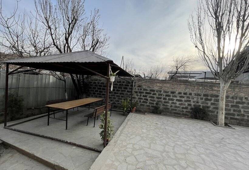 Pension Noragyugh Guest House