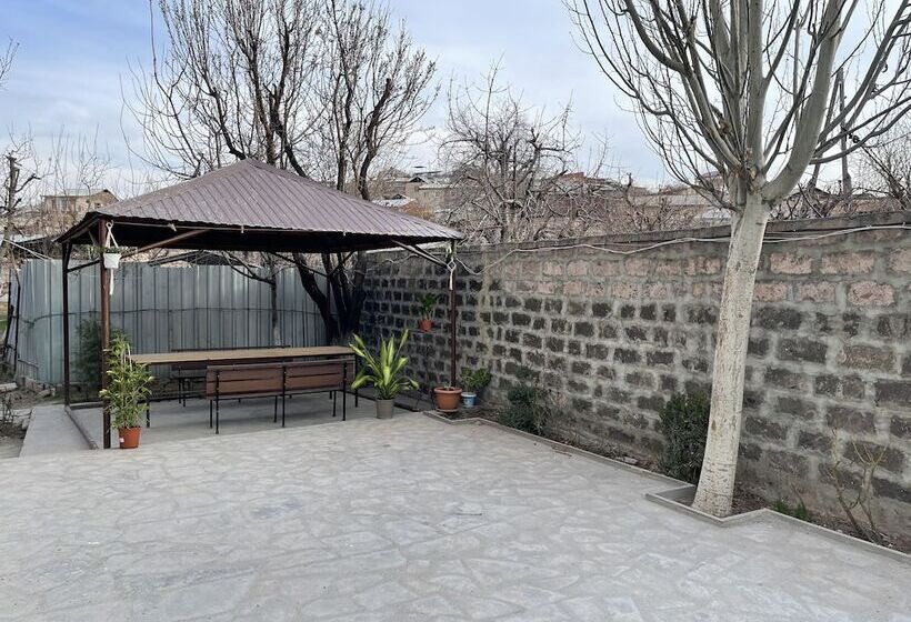 Pension Noragyugh Guest House