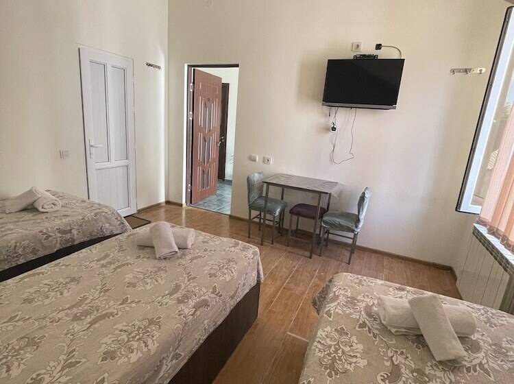 Pension Noragyugh Guest House