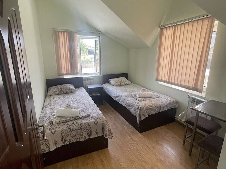 Pension Noragyugh Guest House