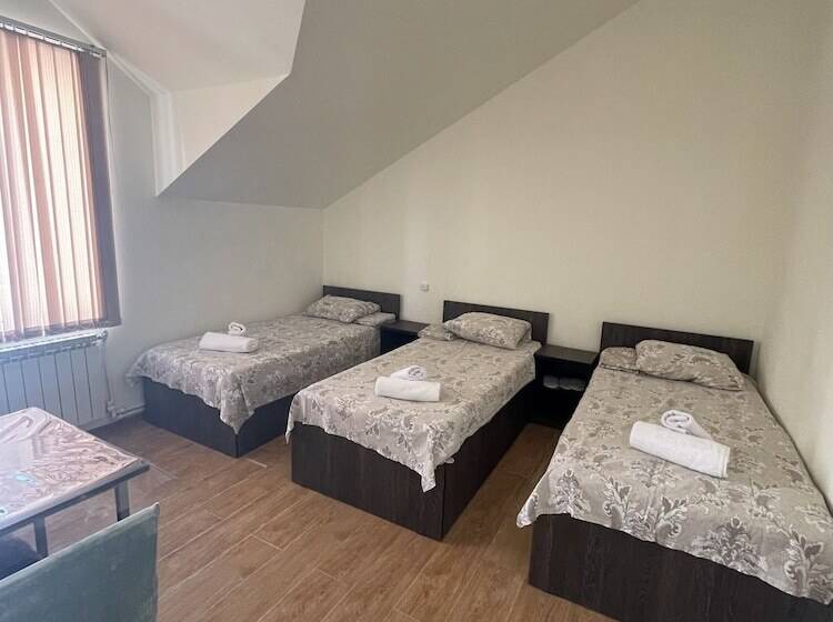 Pension Noragyugh Guest House