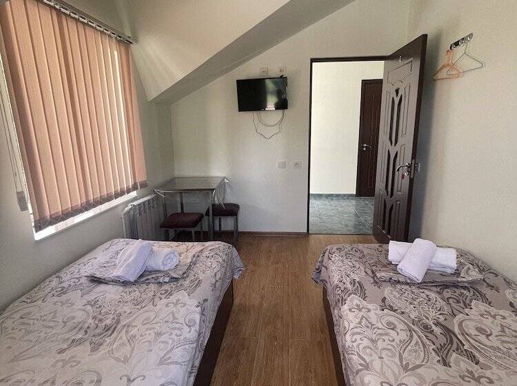 Pension Noragyugh Guest House