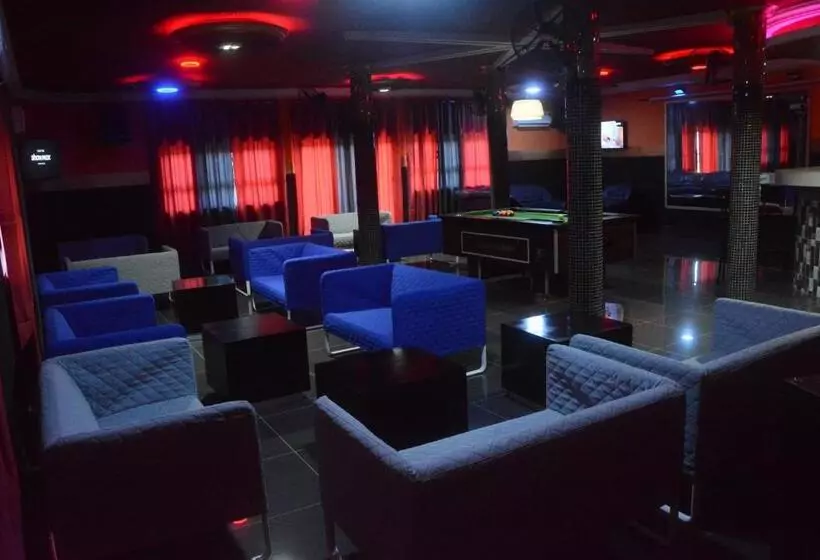 پانسیون Room In Guest Room   Deluxe Twin Beds That Sleeps 3 In Royal Blue Guest House And Bar