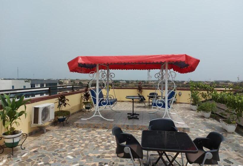 پانسیون Room In Guest Room   Deluxe Twin Beds That Sleeps 3 In Royal Blue Guest House And Bar