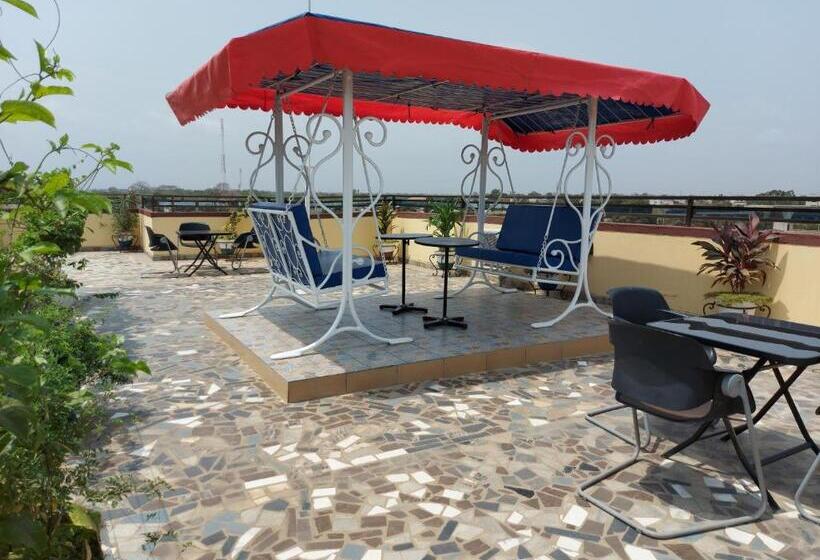 پانسیون Room In Guest Room   Deluxe Twin Beds That Sleeps 3 In Royal Blue Guest House And Bar