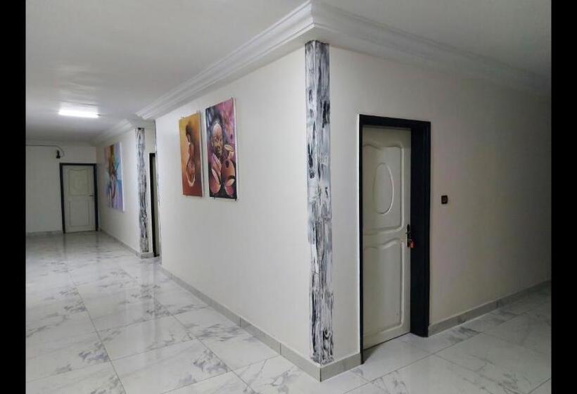 پانسیون Room In Guest Room   Deluxe Twin Beds That Sleeps 3 In Royal Blue Guest House And Bar