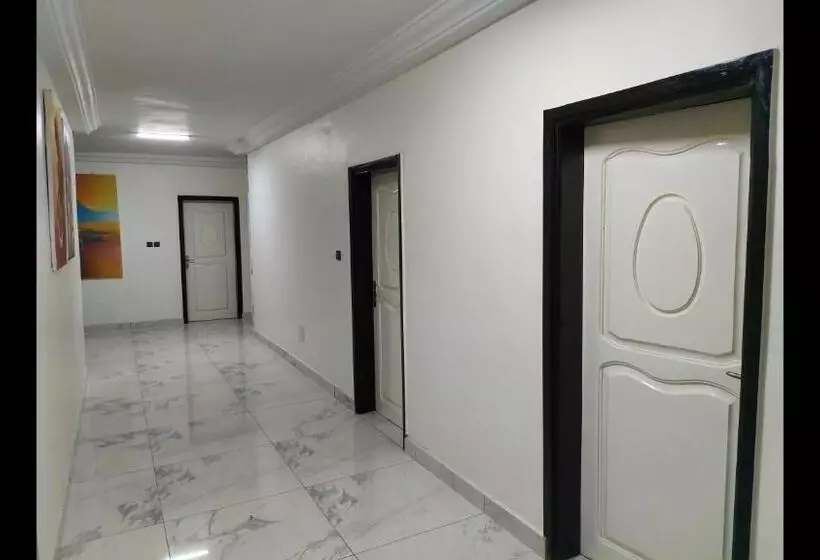 پانسیون Room In Guest Room   Deluxe Twin Beds That Sleeps 3 In Royal Blue Guest House And Bar