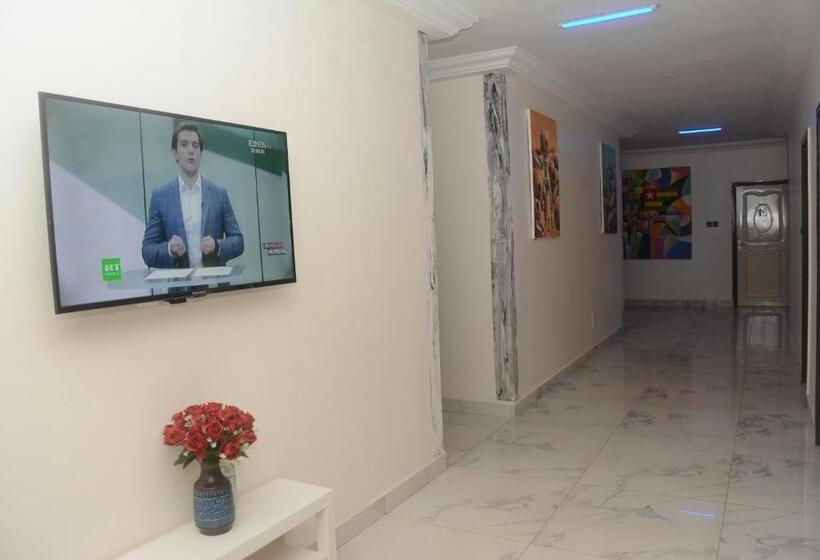 پانسیون Room In Guest Room   Deluxe Twin Beds That Sleeps 3 In Royal Blue Guest House And Bar