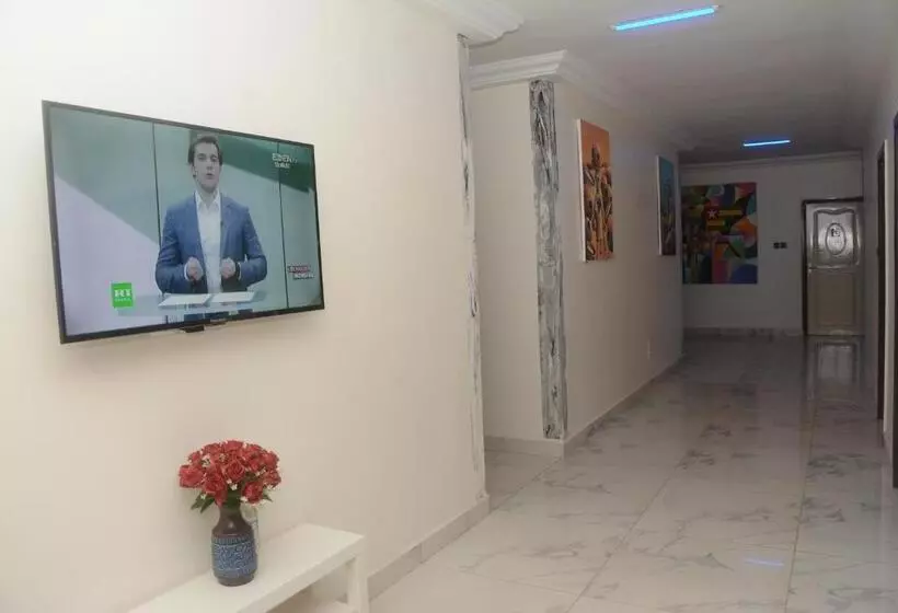 پانسیون Room In Guest Room   Deluxe Twin Beds That Sleeps 3 In Royal Blue Guest House And Bar