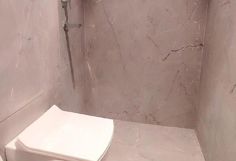 Staymaker Hotel Mohan Palace