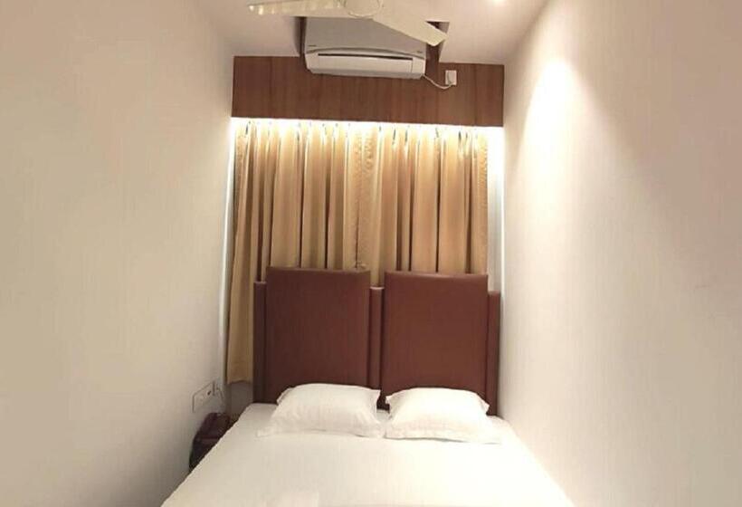 Staymaker Hotel Mohan Palace