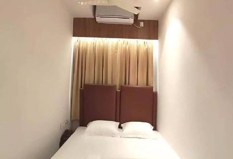 Staymaker Hotel Mohan Palace
