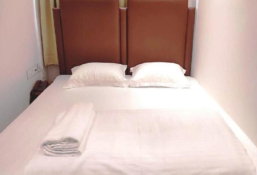 Staymaker Hotel Mohan Palace