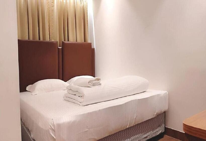 Staymaker Hotel Mohan Palace