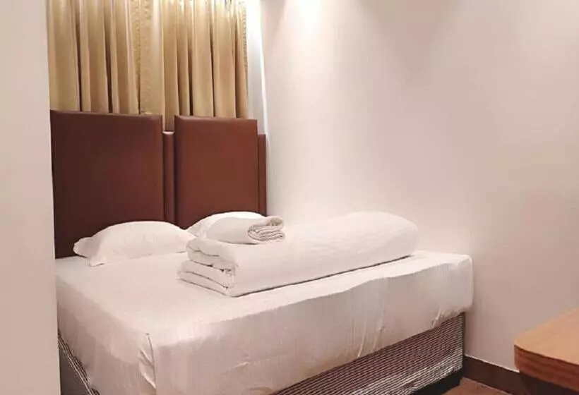 Staymaker Hotel Mohan Palace