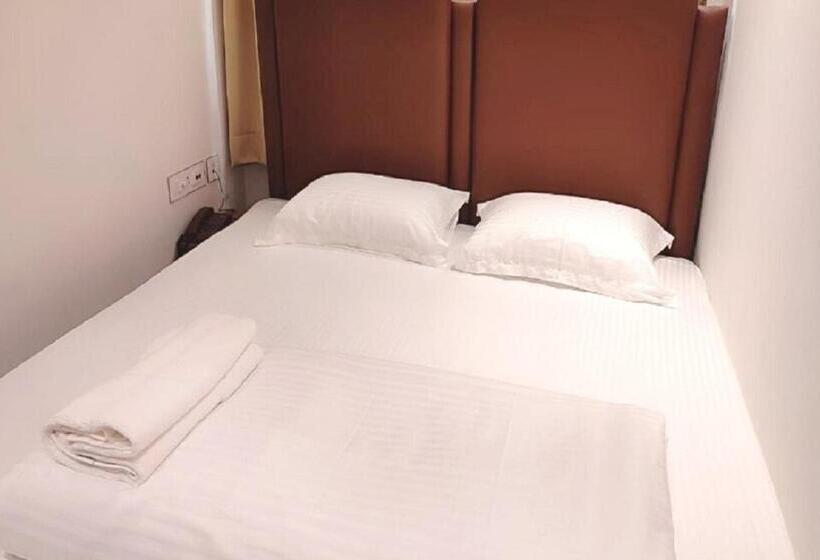 Staymaker Hotel Mohan Palace