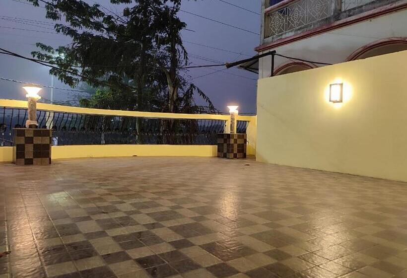 Staymaker Hotel Mohan Palace