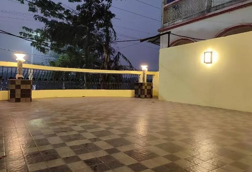 Staymaker Hotel Mohan Palace
