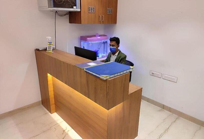 Staymaker Hotel Mohan Palace