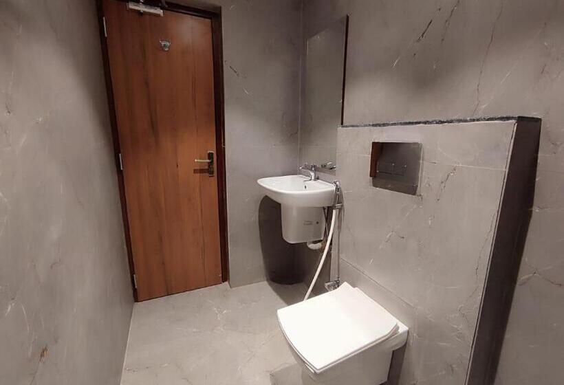 Staymaker Hotel Mohan Palace