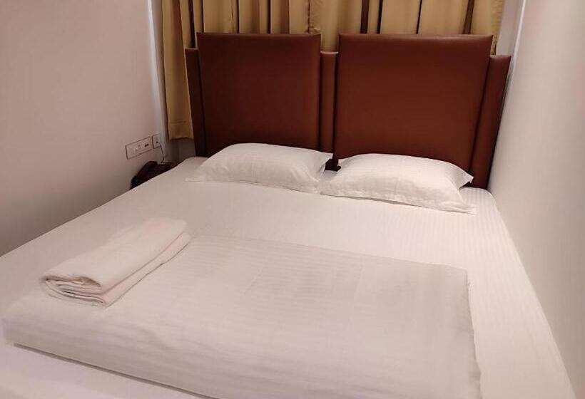 Staymaker Hotel Mohan Palace