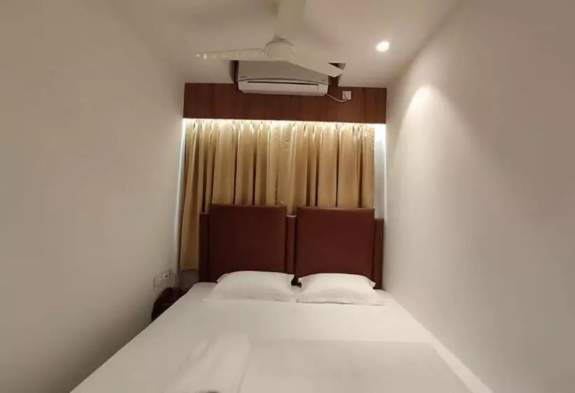 Staymaker Hotel Mohan Palace