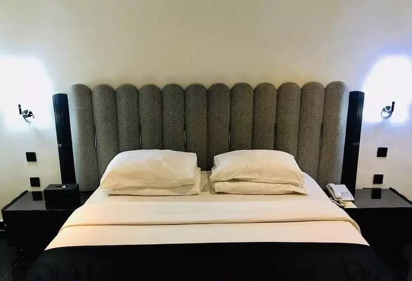 هتل T E L E By Summerset Continental