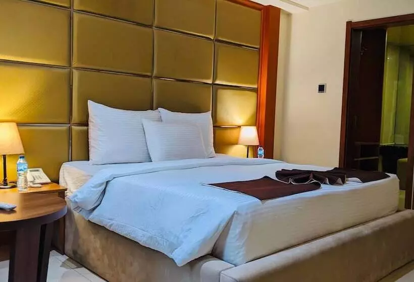 هتل T E L E By Summerset Continental