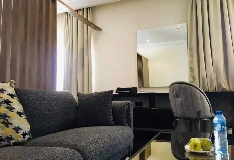 هتل T E L E By Summerset Continental