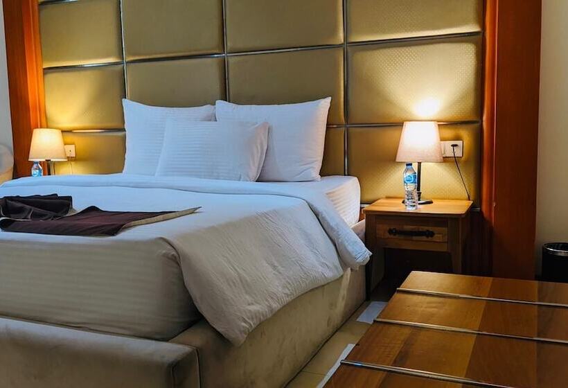 هتل T E L E By Summerset Continental