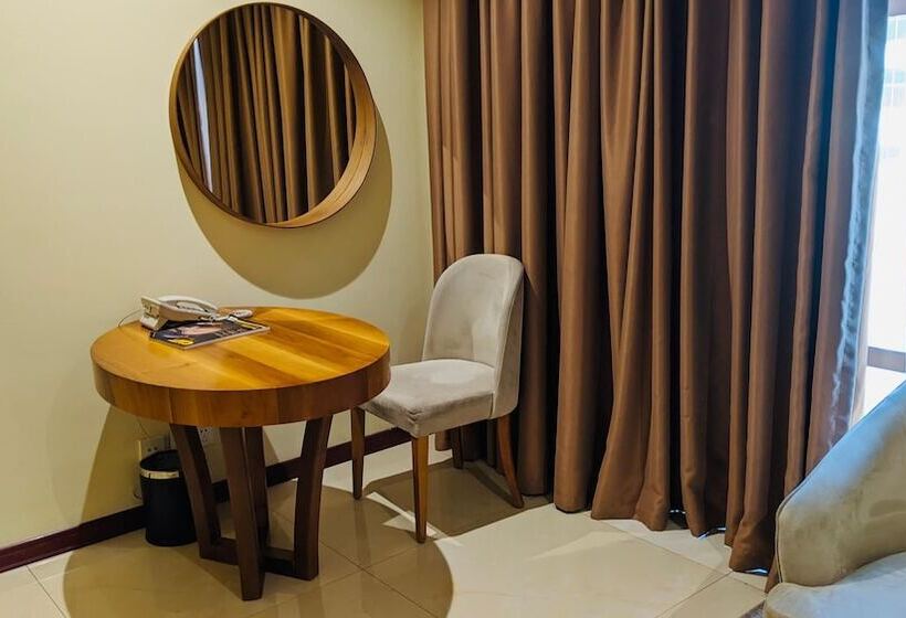 هتل T E L E By Summerset Continental