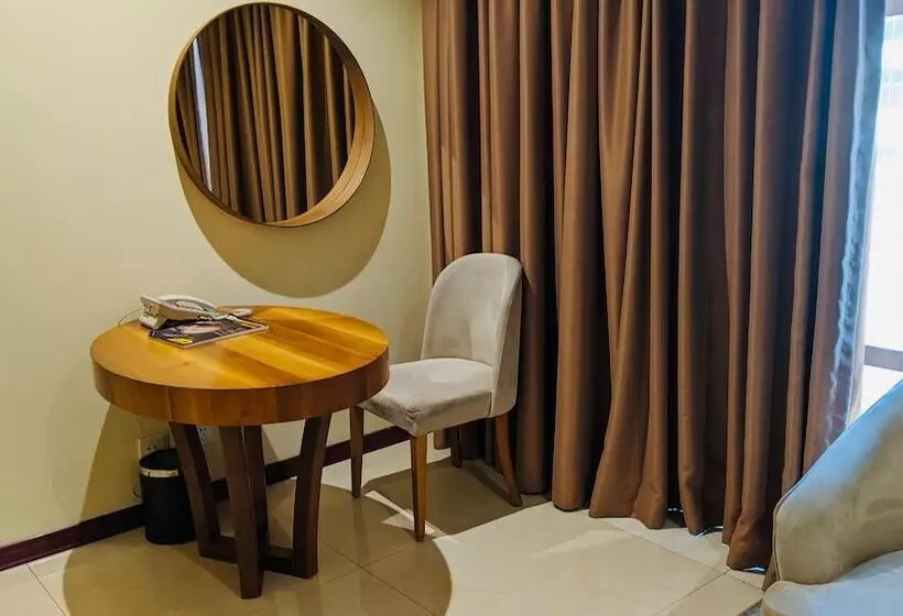 هتل T E L E By Summerset Continental