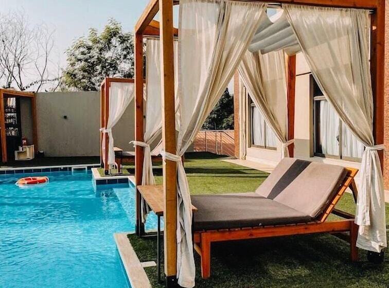 هتل T E L E By Summerset Continental