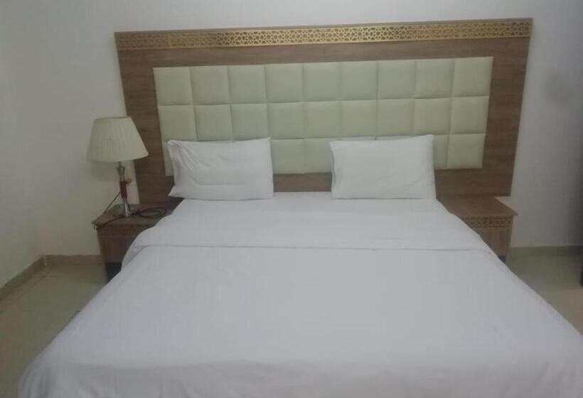 أجنحة مارينا طيبة