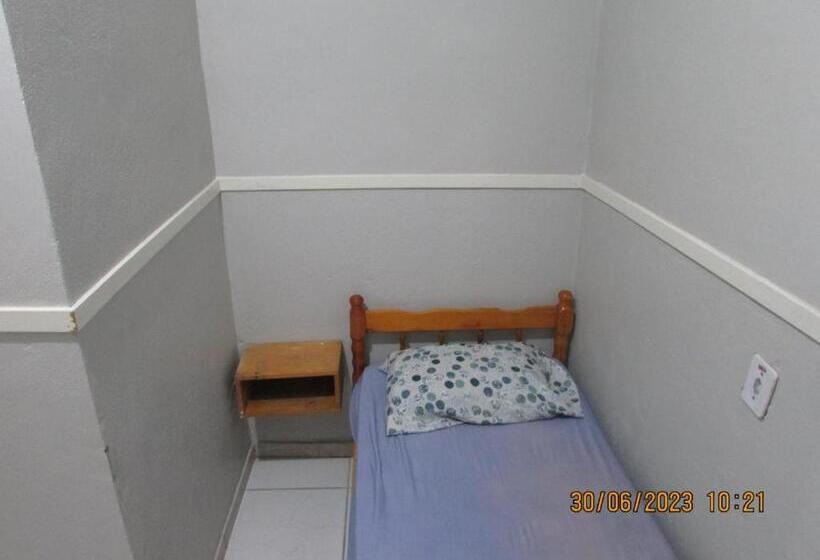 הוסטל Pousada Economica