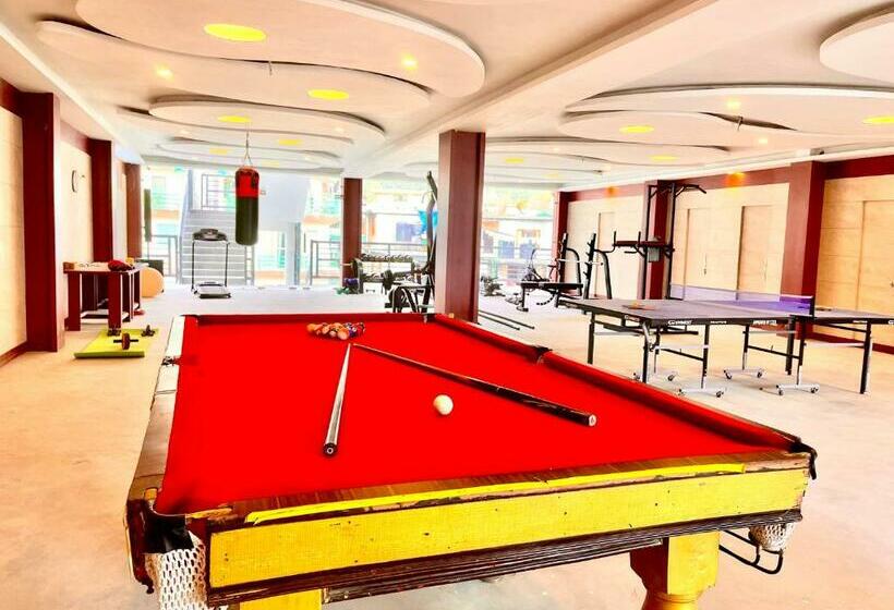 فندق Hostel Backyard Near Mall Road Manali