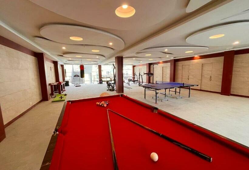 فندق Hostel Backyard Near Mall Road Manali