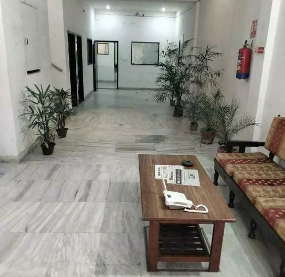 هتل Rohtak Guest House